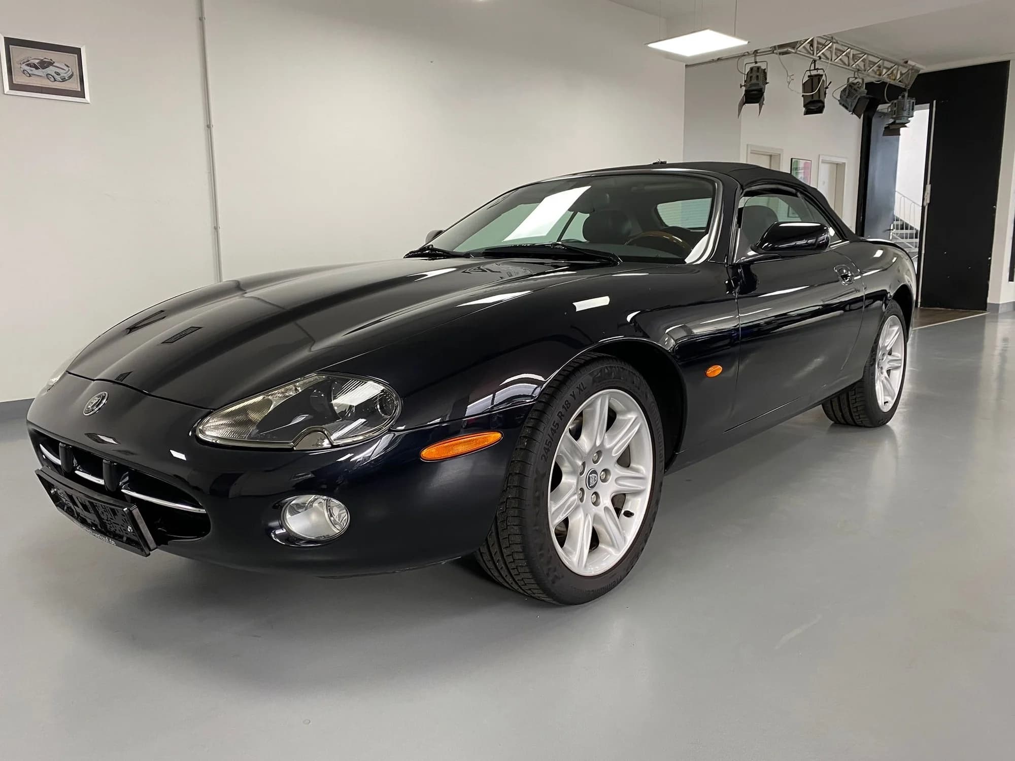 Jaguar XK8 2004 — photo 1
